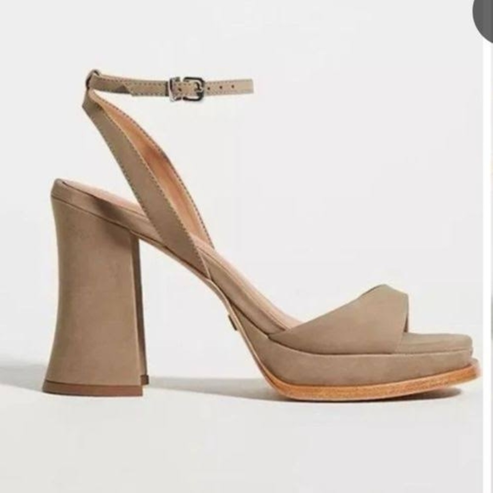 New ANTHROPOLOGIE x Vicenza Strappy Platform Heels Color Taupe US 9